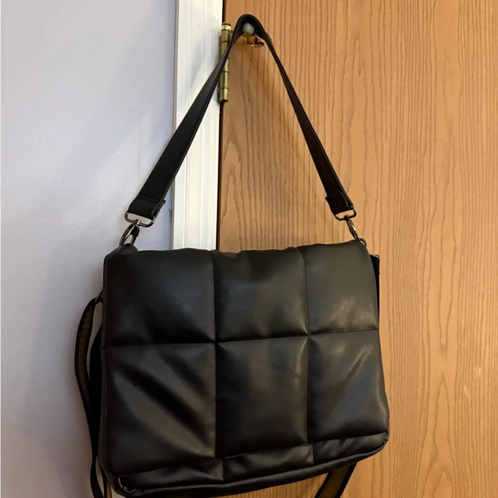 Elegant Black Quilted Messenger Bag
